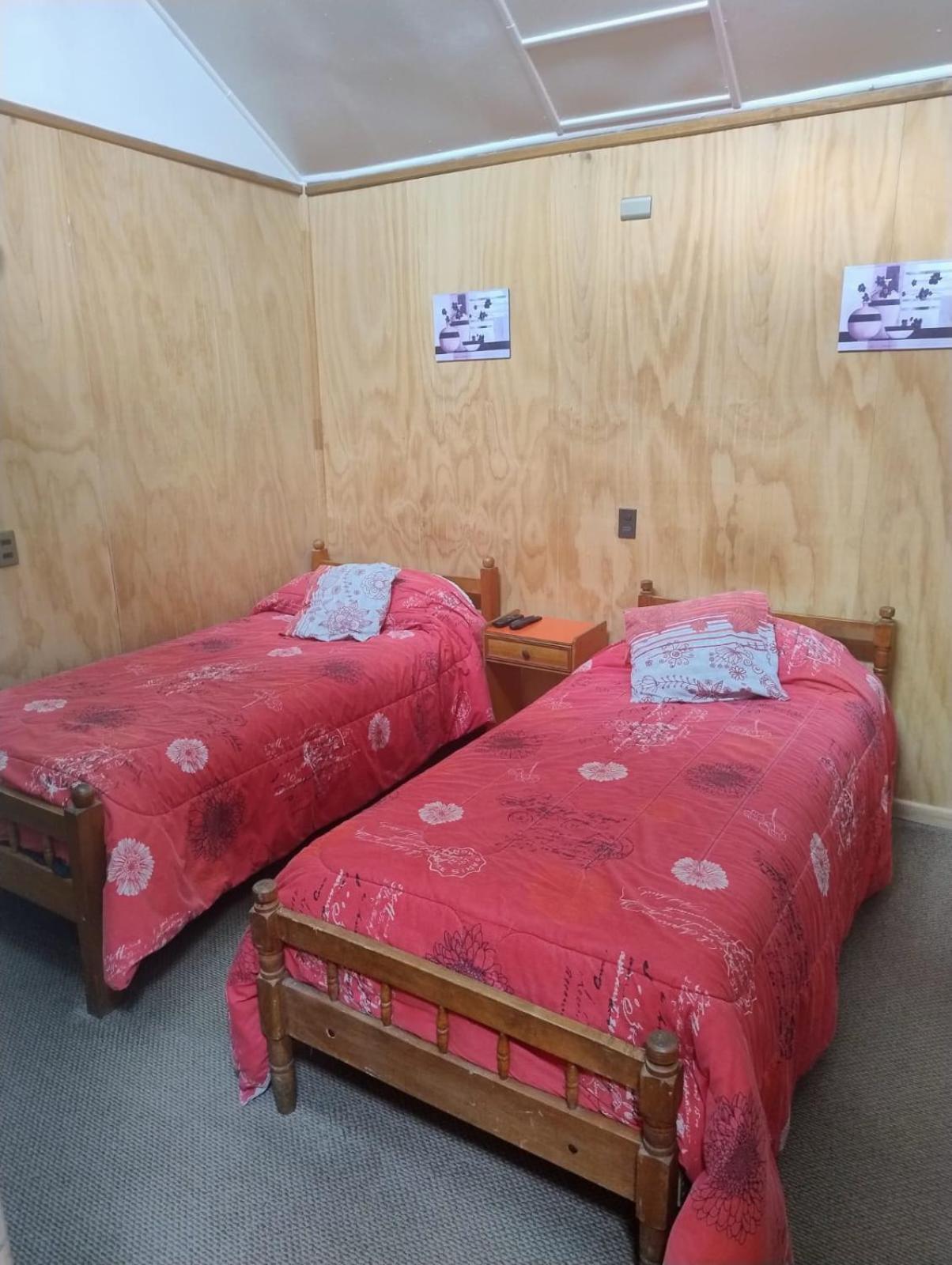 Hostal Y Residencial El Mundial Puerto Natales Bagian luar foto