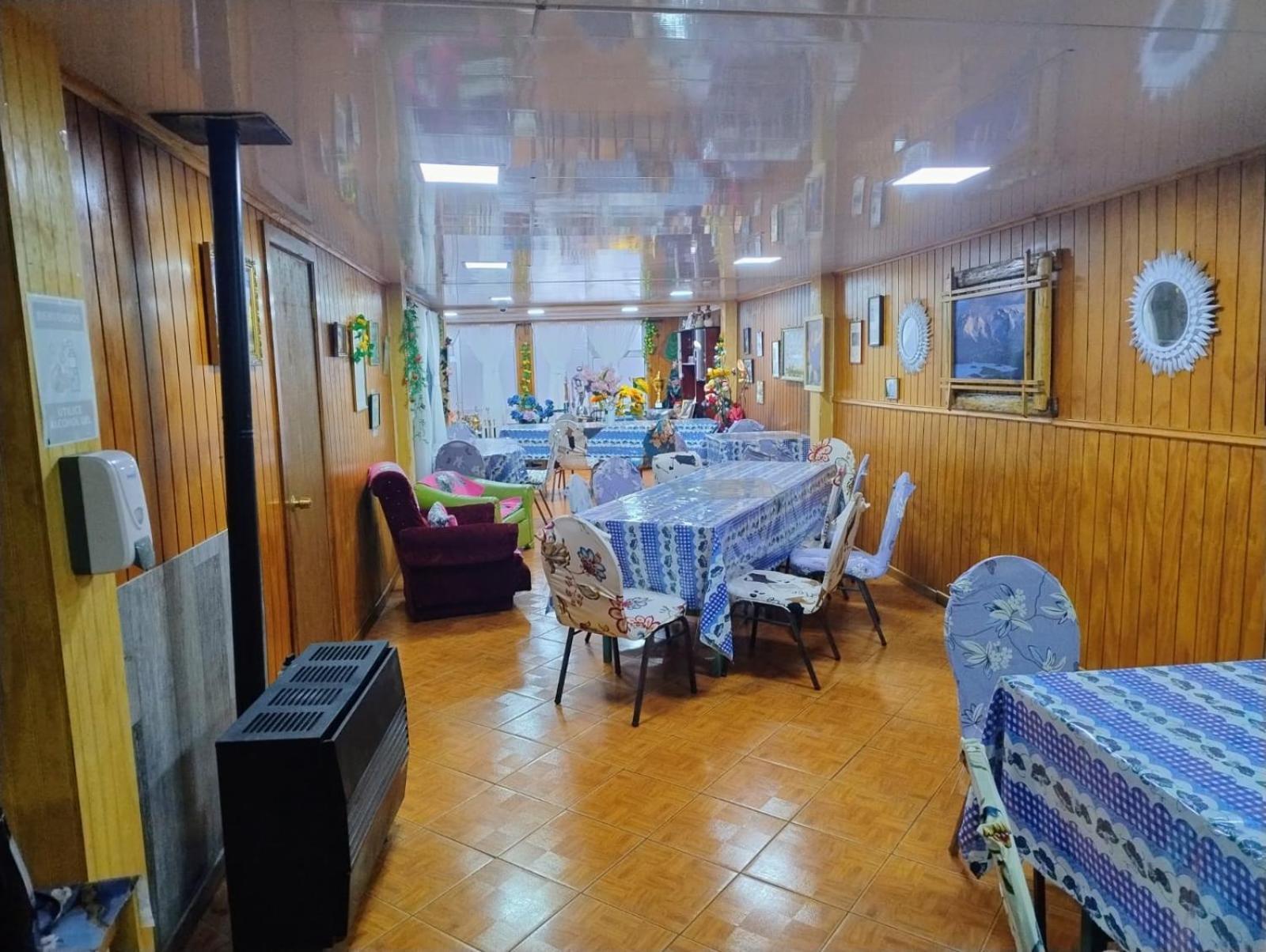 Hostal Y Residencial El Mundial Puerto Natales Bagian luar foto