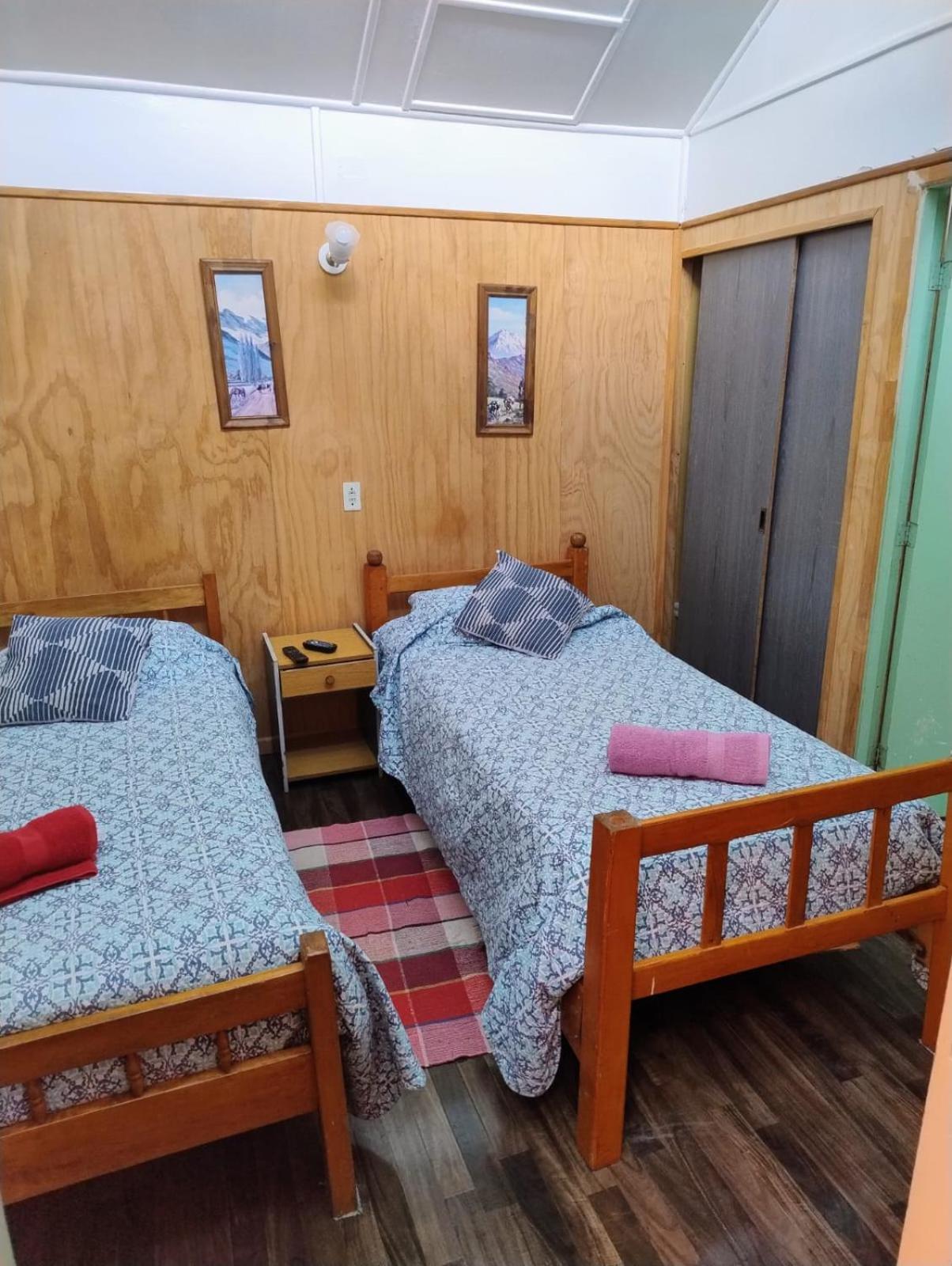 Hostal Y Residencial El Mundial Puerto Natales Bagian luar foto