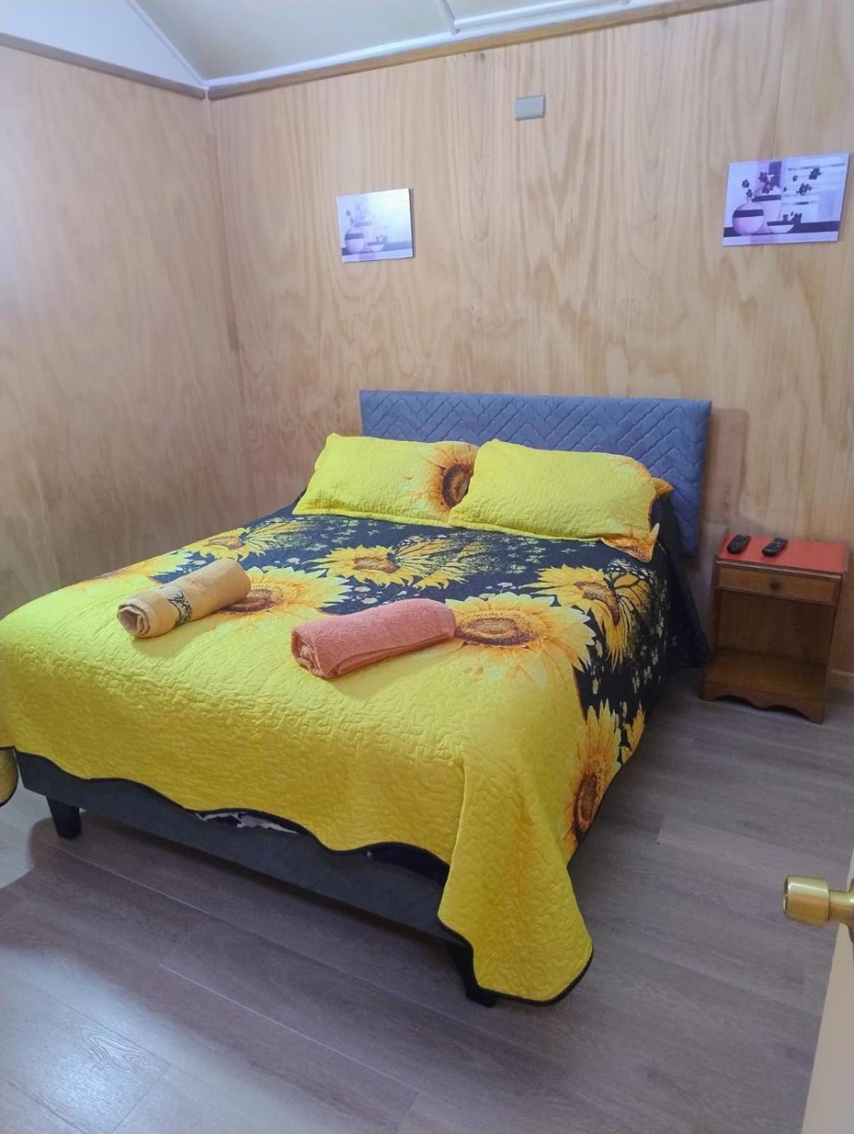 Hostal Y Residencial El Mundial Puerto Natales Bagian luar foto